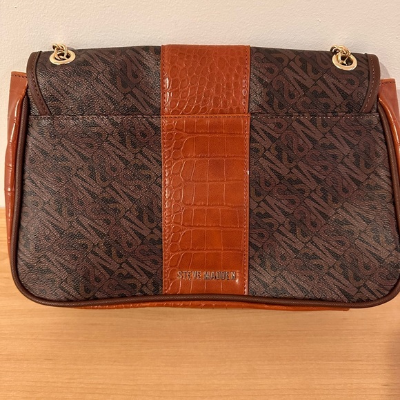 Purse with gold straps by Steve Madden - Picture 3 of 5